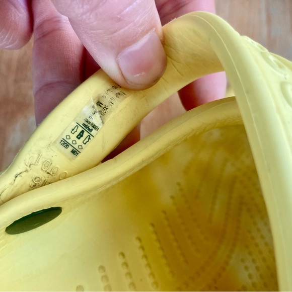 Crocs M6/W8 Classic Clog Yellow - Picture 5 of 8